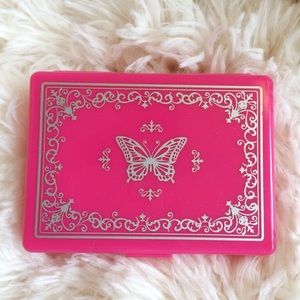 ✨🦋NWT Eyelash holder✨